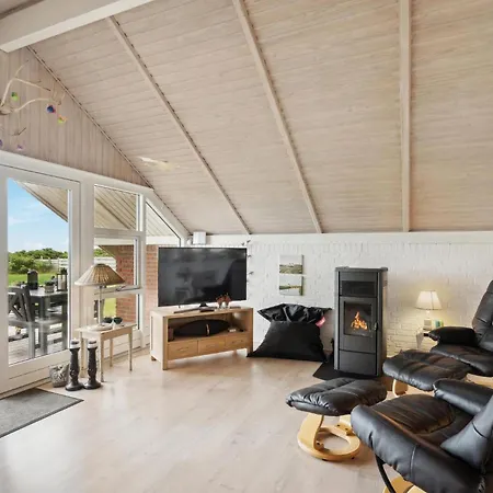 3 Bedroom Cozy In Logstor Prázdninový dům Løgsted