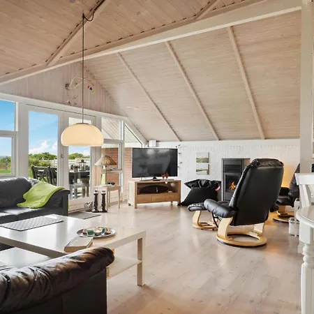 3 Bedroom Cozy In Logstor * Løgsted